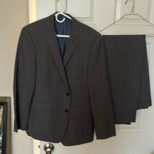 Men’s Vince Camuto Grey Plaid Full Suit Jacket 40R Pants 33 Waist Length 32